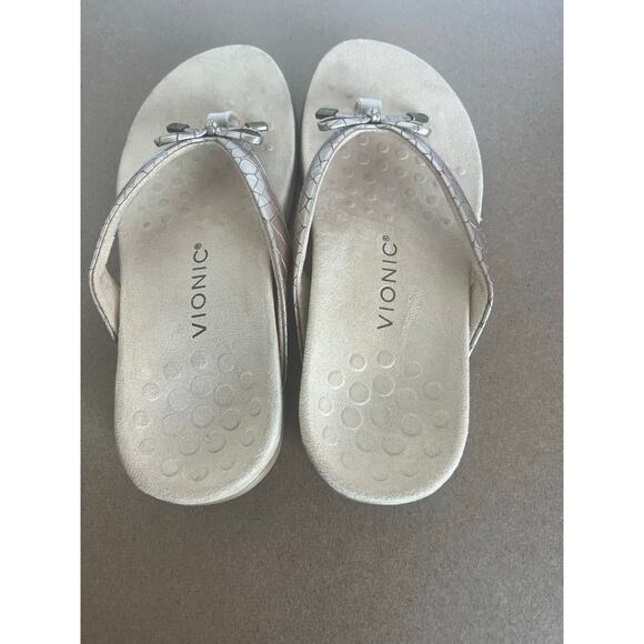 NWOT Vionic Bella Silver Metal Fabric Bow Thong Flip-Flop Comfort Sandals Sz 7 - Picture 6 of 10